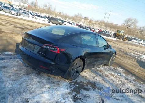 2022 Tesla Model 3 Long Range Dual Motor All-Wheel Drive z USA, uszkodzony, nr VIN 5YJ3E1EB9NF118846